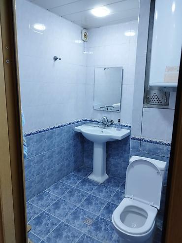 Недвижимость: 1 otaqlı mənzil – komfortlu planlama və mebellə - Geniş qonaq otağı — 9