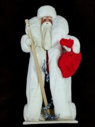 Digər işıqlandırma: CCCP dövrünə aid oyuncaqlar. 
Qiyməti üzərində yazılıb — 7