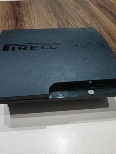 PS3 (Sony PlayStation 3): Playstation 3 slim в хорошем состоянии недавно почищен. В комплект