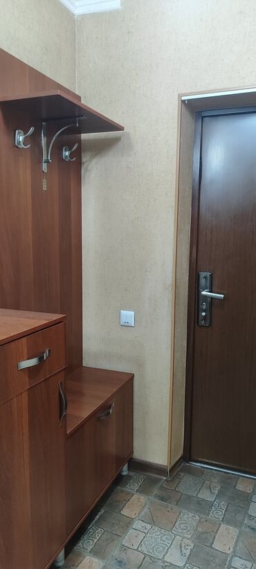 дом в районе пишпек: 70 кв. м, 2 бөлмө, Жылытылган, Жылуу пол, Брондолгон эшиктер