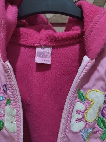 женская розовая рубашка: Ветровка (розовая) 3-5 лет, Костюм с оранжевой ветровкой 3-5 лет