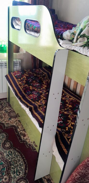 2 ярусные кровати для детей: Срочно продаётся двухэтажный кровать, размер: длина 2 метра, а ширина