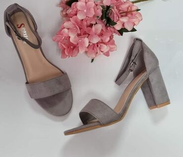 Sandale: 36-41 1700 — 12