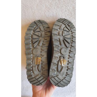 Ugg obuća: Ugg čizme, bоја - Siva, 39 na lalafo.rs — 7 Ugg obuća: Ugg čizme, bоја - Siva, 39 — 7