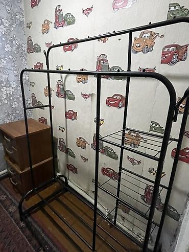 Металлическая напольная вешалка-гардероб на колесиках. Срочно продам at lalafo.kg Металлическая напольная вешалка-гардероб на колесиках. Срочно продам