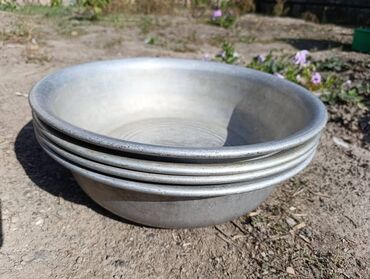 цена на алюминий: Тазы СССР Алюминий - 1600 сом Латунь - 2500 сом Эмаль большой - 350