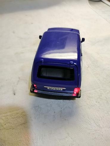 hobi auto: Auto Lada Niva oko 1:24 (13 cm.) fali z. levi zmigavac i pr — 3