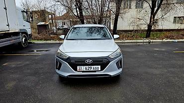 Toyota: Toyota Prius: 2018 г., 1.6 л, Вариатор, Гибрид, Хэтчбэк — 11
