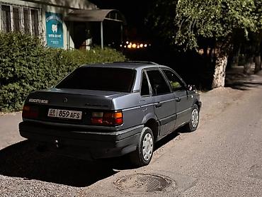 e klass: Volkswagen Passat: 1988 г., Седан — 1
