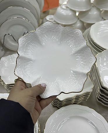 Наборы посуды: Белоснежный столовый сервиз из тонкого фарфора с рельефным узором и — 5