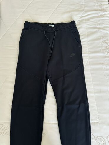 самые модные футболки: Мужские спортивные брюки Nike Tech Fleece в черном цвете. Модель