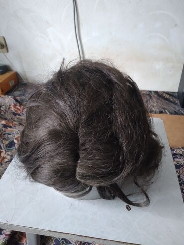 saç parik: Женский парик.
Волосы естественные.
Цвет волос темно - коричневый