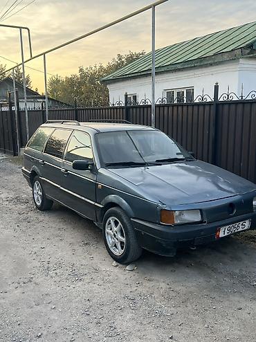 Volkswagen Passat: 1989 г., 1.8 л, Механика, Универсал