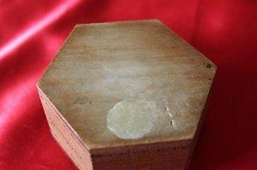 Kutije za odlaganje: STARA RUČNO REZBARENA DRVENA ŠATULA IZ DRUGOG SVETSKOG RATA | Stara — 2