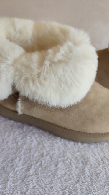 Ugg obuća: Ugg čizme, bоја - Bež, 39 — 10