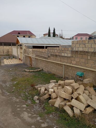 Həyət evləri və villaların satışı: 4 otaqlı, 2 kv. m, Orta təmir — 2