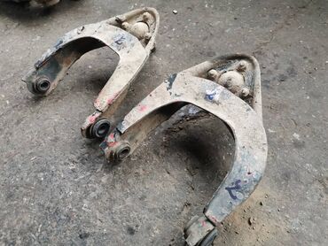 Auto delovi: Viljuška gornja za prednji trap Lada 7 Riva. Polovno, očuvano. Gornja — 9