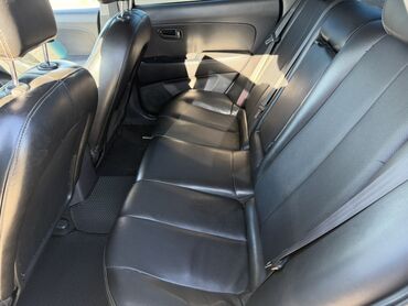 Hyundai: Hyundai Elantra sedan - Korpus: 4 qapılı sedan, qara rəng - Mühərrik — 8