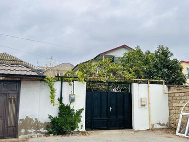 Həyət evləri və villaların satışı: Satılır: həyətli iki mərtəbəli fərdi ev Ünvan təsviri: Şəhər daxili — 1