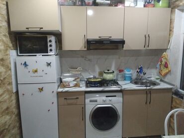 глянцевая мебель: Mətbəx mebeli təzə yigdirmisiq koclə bagli satiriq ustundə qaz