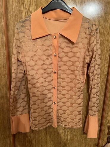 Futbolka və maykalar: Pencək və koftalar 36 (S) razmer. Təzə kimidir, Hər biri 5 azn. Ünvan — 4