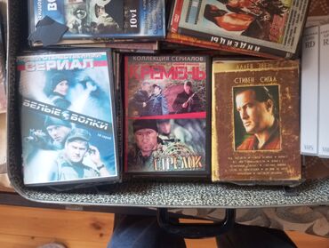 CD, DVD disklər və kassetlər: DVD disklər kolleksiyası – rus dilində filmlər və seriallar Məzmun: - — 9