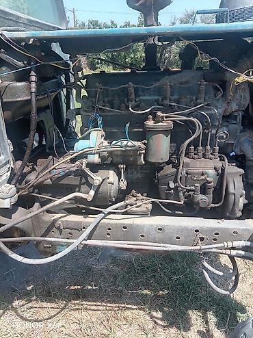 Traktorlar: Belarus MTZ-80 traktor - Kabinalı, dizel mühərrikli MTZ-80 - Öndən — 11