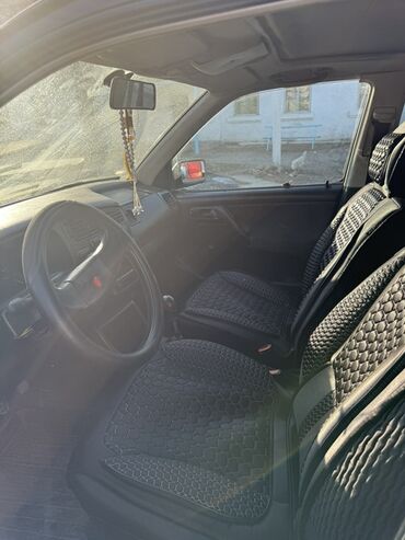 Volkswagen: Volkswagen : 1993 г., 1.6 л, Механика, Бензин — 4