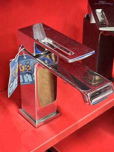 Однорычажный смеситель для умывальника, современный квадратный дизайн