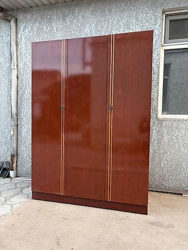 советский сервант: Шифоньер, шкаф для одежды, Б/у, Прямой, ЛДСП — 1