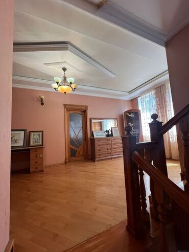 Həyət evləri və villaların satışı: Bakıxanov qəs. 6 otaqlı, 300 kv. m, Kredit yoxdur, Orta təmir — 12