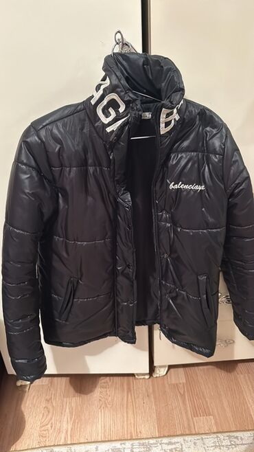cins pencekler kisi ucun: Balenciaga tərzində qara şişmə qış gödəkçə - Rəng: qara, yüngül