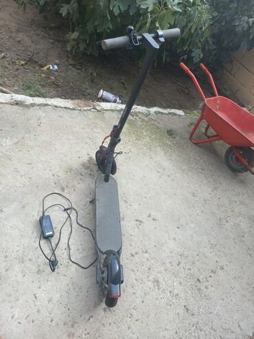 qaçış aparatı 2ci el: Elektrik skuter - Model: Xiaomi Mi Electric Scooter (M365/Mi Scooter