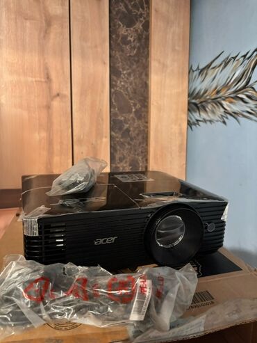 Audio: Stasionar Proyektor Acer