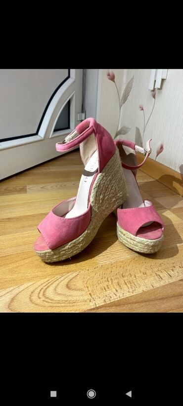 балетки 37 размер: Продаю летнюю обувь: Розовые танкетки в отличном состоянии: размер