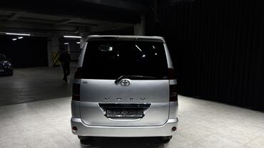 Toyota: Toyota Noah: 2003 г., 2 л, Автомат, Бензиновая, Минивэн — 10