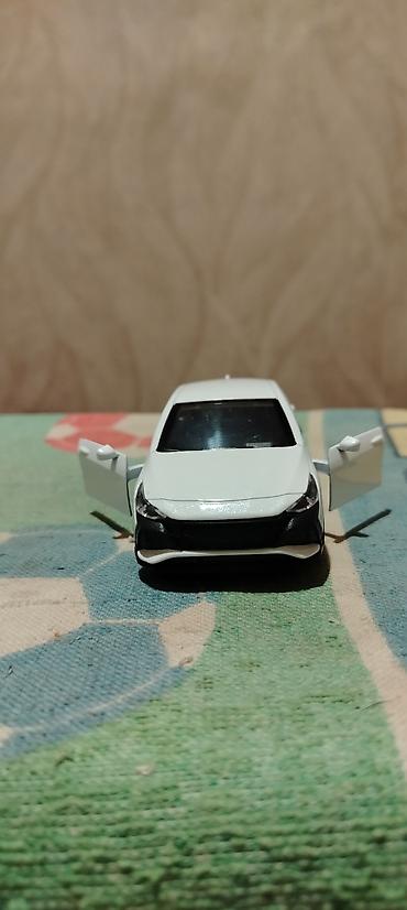 poli: Wekilde Gorduyunuz Ağ Elantra 2021-dan 2024 kimi Olan Modelidi Satiram — 2