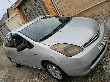 on faralar: Toyota Prius (2-ci nəsil) – gümüşü rəng, hibrid sedan/hatchbek — 5