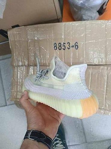 bff torba: Adidas Yeezy
brojevi 36 do 44
cena 4000 dinara — 5