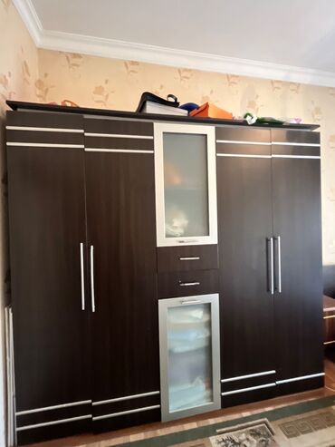 Dolablar: İdeal vezyetdedir köcürük deye ucuz satılır 1200 alınıb 150 satılır