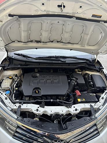 scooter elektrikli: Toyota Corolla sedan – ağ rəng, 4 qapı, 5 yerlik. 1.6 mator sade — 2
