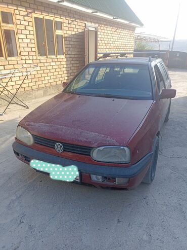 фит стоп: Представленный автомобиль Volkswagen Golf в кузове универсал выполнен