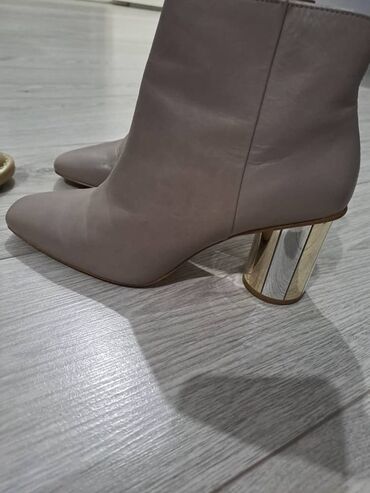 Ботинки и ботильоны: Женские ботильоны, ботинки зимние и осенние. У всех разные цены по 500 — 2