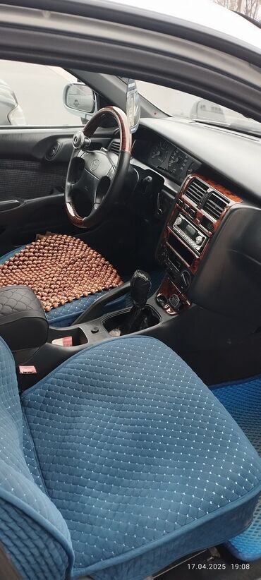 Toyota Carina E: 1995 г., 1.6 л, Механика, Газ, Седан