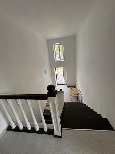 Долгосрочная аренда домов: 240 м², 8 комнат — 7