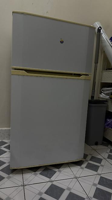 fridge: Холодильник двухкамерный с верхней морозильной камерой. - Тип — 1