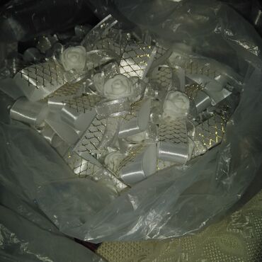 Svadbena oprema: Cvetna traka za kosu sa velom, idealna za posebne prilike. Traka je — 15