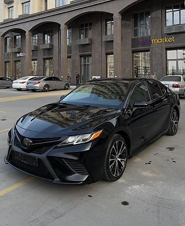 Toyota Camry: 2019 г., 2.5 л, Бензин, Седан