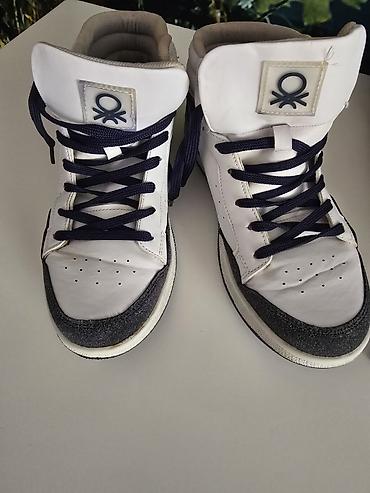 Koftalar, sviterlər: Uşaq kapüşonlu svitşotları dəsti Məlumat: - Ölçülər: 10, 11 yaş - — 16