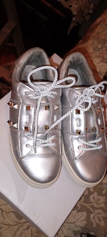 женские бежевые замшевые туфли: Туфли, Размер: 37, цвет - Серебристый, Б/у